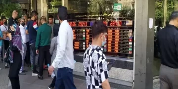 آیا فروش سهام و خرید طلا و دلار در چنین قیمت‌هایی توجیه دارد؟