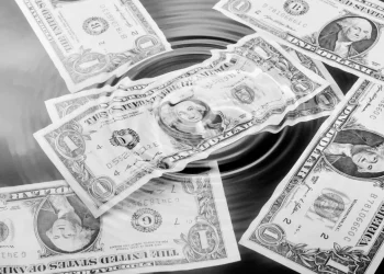 رقص بازار ارز بر تیغ اخبار ژئوپلیتیک؛ قیمت دلار در انتظار یک سیگنال جدید