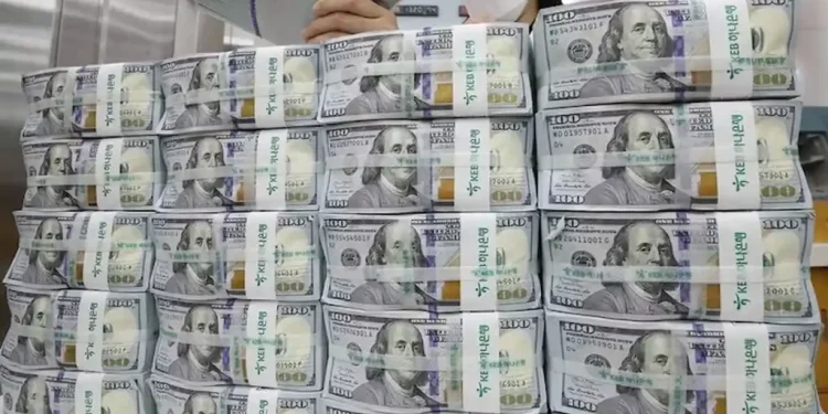 دلار از چشم بانک‌های مرکزی افتاد