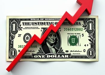 پیش بینی قیمت دلار در سایه تنش‌های سیاسی / کف قیمت دلار ۱۶۵ تا ۱۷۰ هزار تومان است