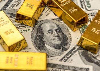 کف قیمت دلار ۱۵۵ هزار تومان و کف قیمت طلا ۱۴ میلیون تومان است / جهش اصلی بازارها در نیمه دوم سال رخ می‌دهد